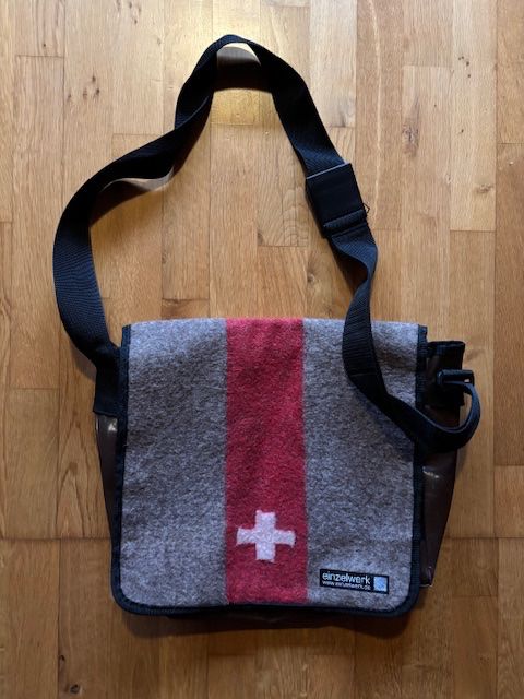 Borse: Robuste Umhängetasche Swiss Army Style – Nuovo (secondo la descrizione) da Seon venduto da retep012
