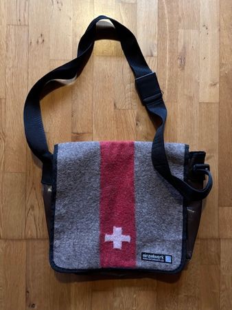 Robuste Umhängetasche Swiss Army Style