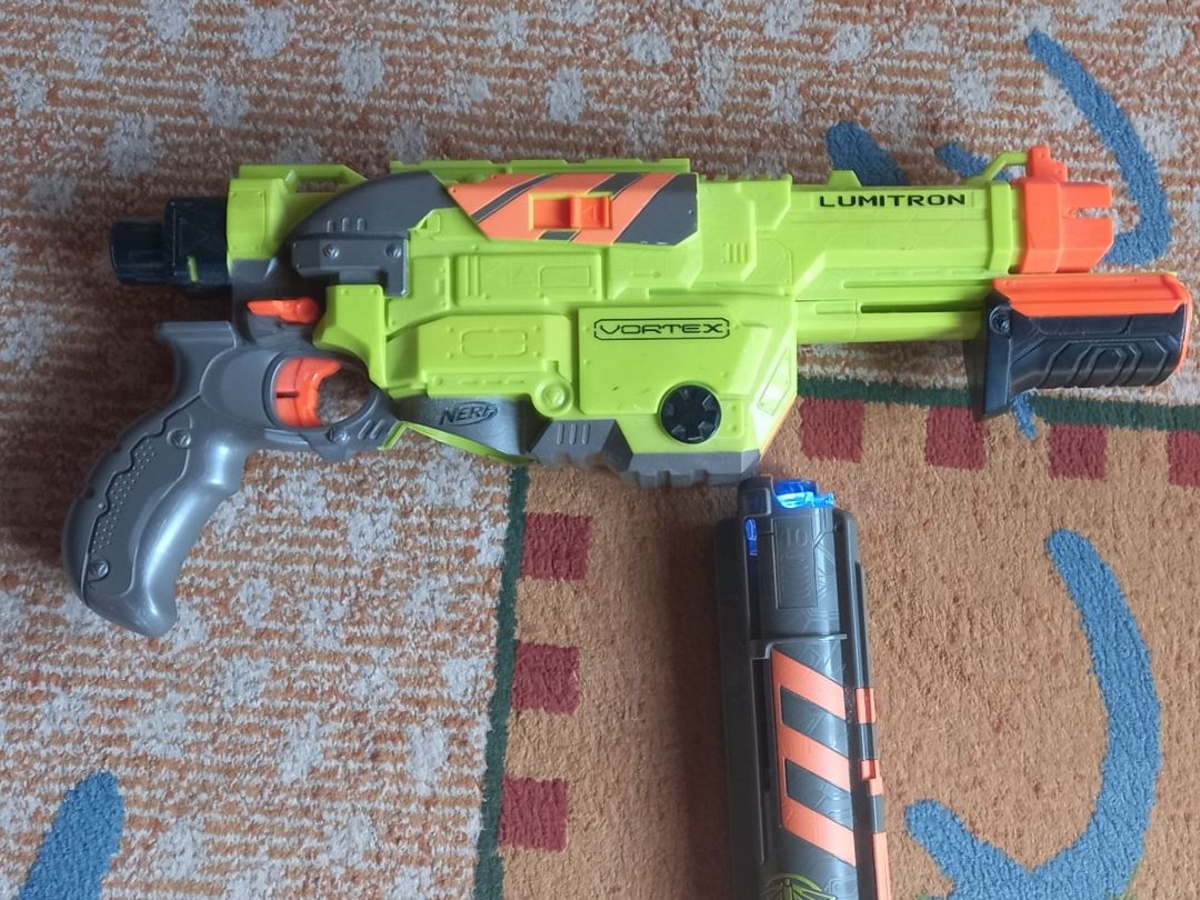 Nerf Spielzeuge: Nerf Blaster Lumitron – Gebraucht aus Unterägeri von ric_cmx2 2
