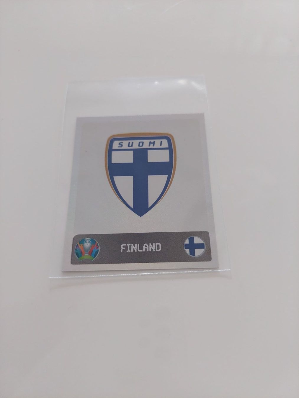 Panini Carte collezionabili: Finnland Wappen/Logo Glitzerbild EM 2020 – Usato da Köniz venduto da Toyscollect
