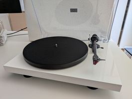 Pro-Ject Debut Carbon EVO turntable