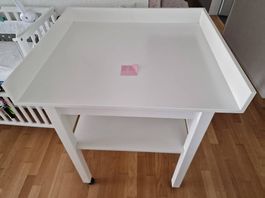 Wickeltisch gratis abzugeben