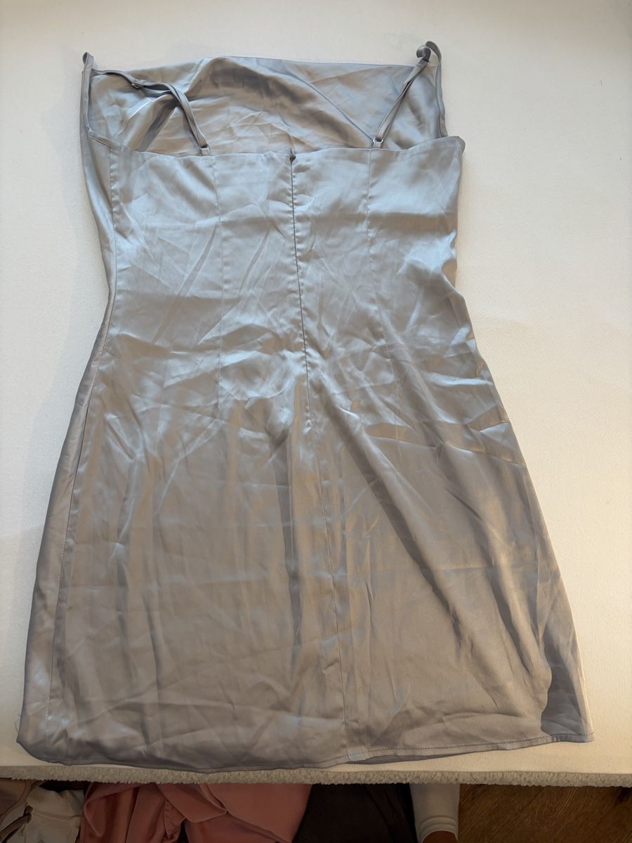 Stradivarius Vestiti: Robe courte bleu clair argentée  – Nuovo (secondo la descrizione) da Pully venduto da ari_78pk 3