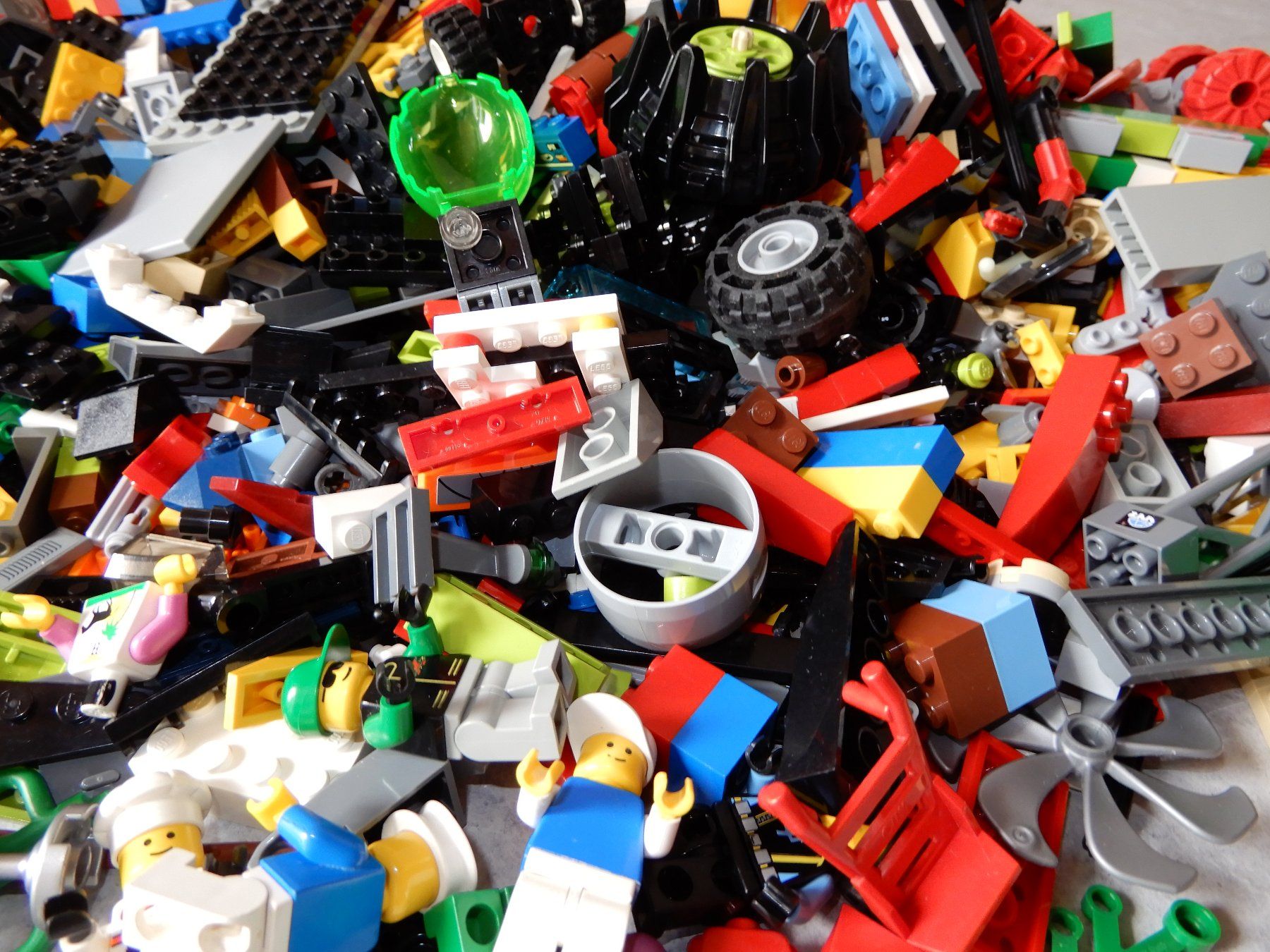 Lego Kit di costruzioni: LEGO Technic diverse 2,4 Kg mit6 Minifiguren – Usato da Senèdes venduto da tintinette43 8
