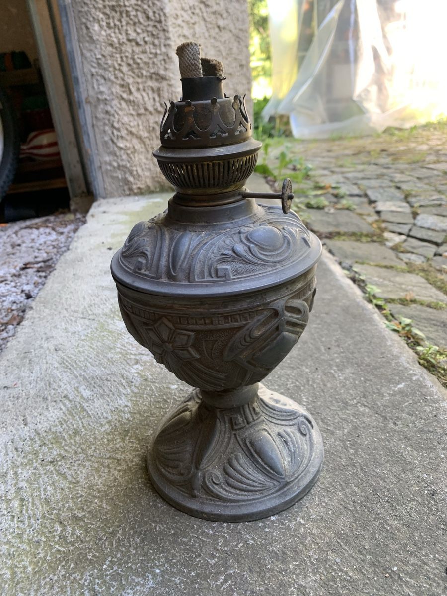 Lampade: Antike Öllampe aus Metall – Difettoso da Eptingen venduto da Cnimbus