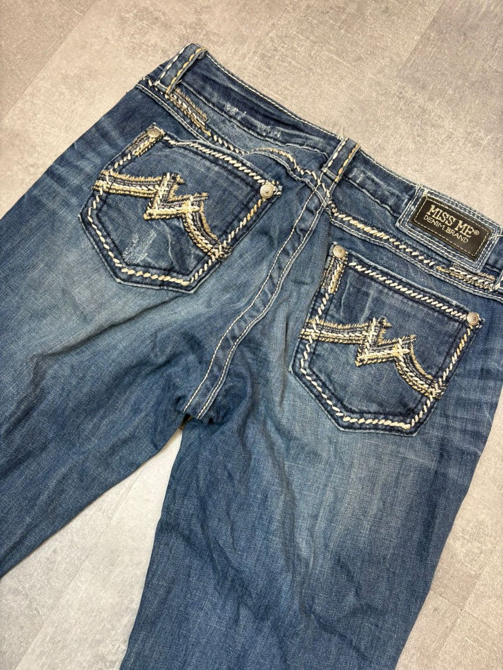 Jeans: Miss Me Bootcut Jeans - Grösse M/29 – Nuovo (secondo la descrizione) da Werdenberg venduto da hase.vintage