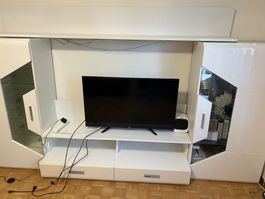 Wohnwand weiss mit LED Beleuchtung guter Zustand