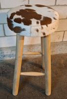 Barhocker mit Fellbezug - Holzbeine - neu