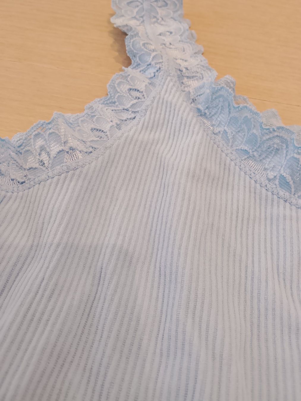 Top: Süsses hellblaues Top mit Spitzenrand Gr L-XL sommerlich ... – Nuovo (secondo la descrizione) da Bellikon venduto da MellonCollieMitTwint 1
