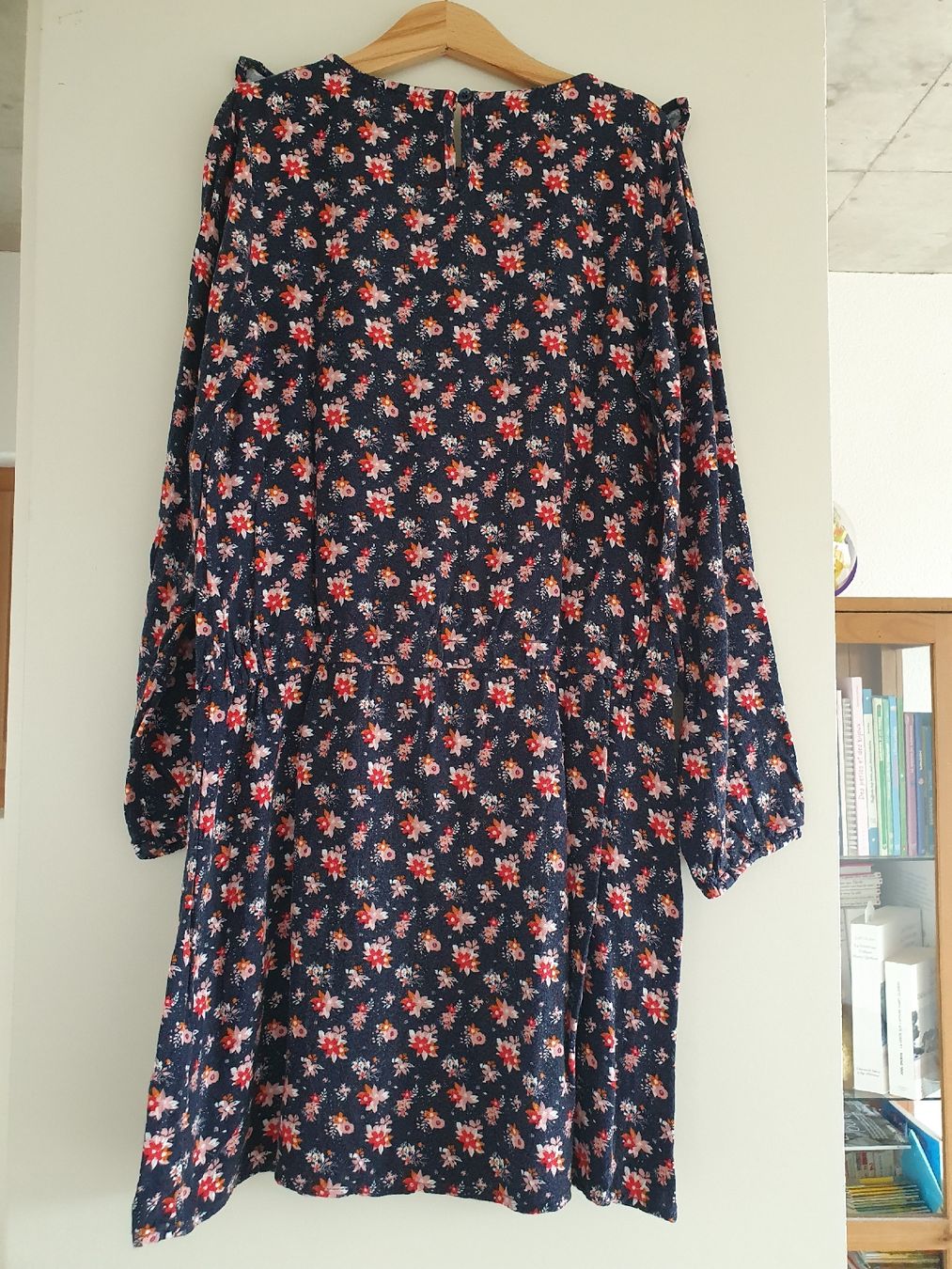 Vestiti & Gonne: Kleid mit Blumen Gr. 146/152 – Usato da Villars-sur-Glâne venduto da richardette 4