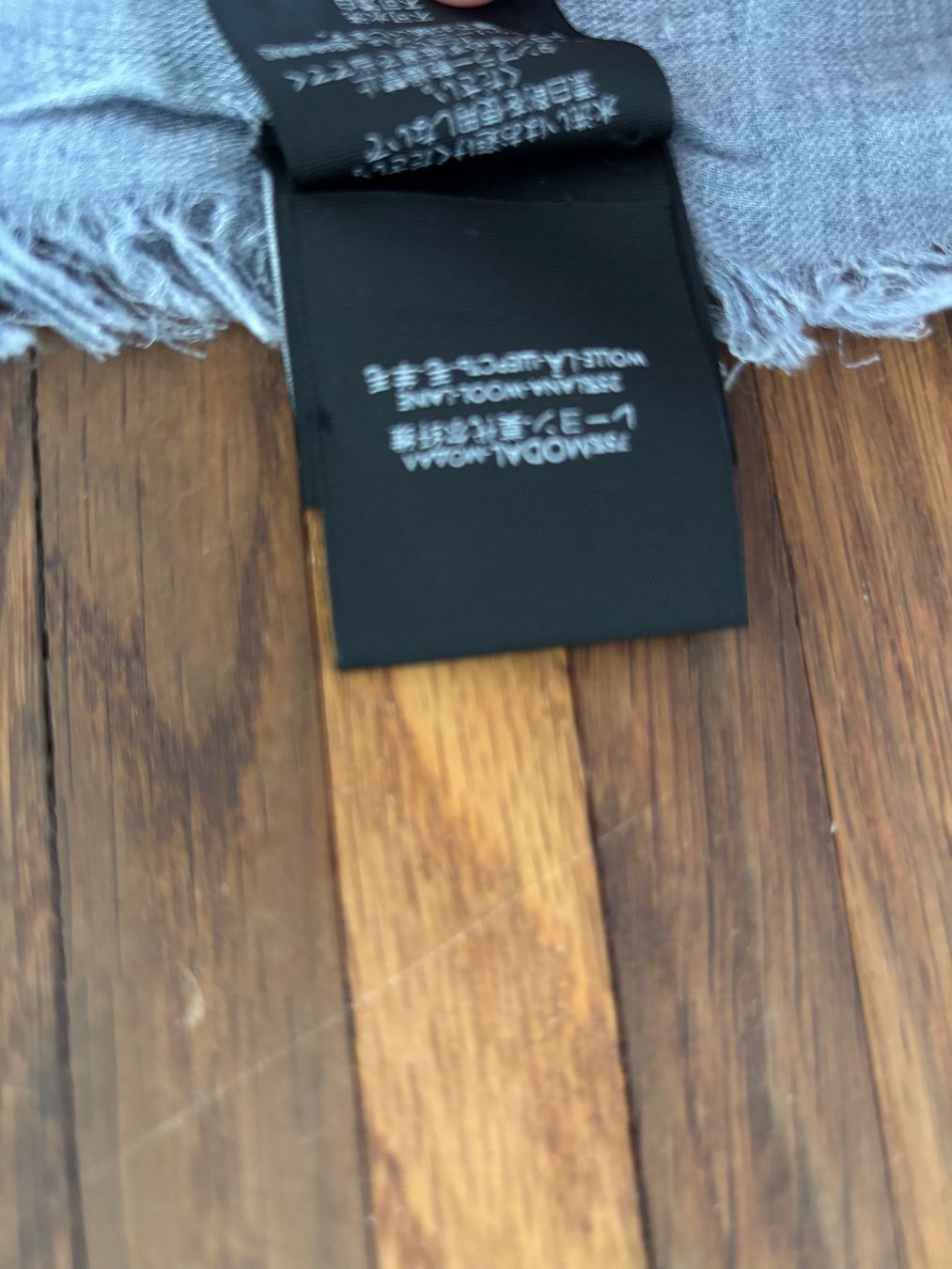 Gucci Foulard & Sciarpe: GUCCI Modal/Woll  Schal 140/140 cm – Usato da Herrliberg venduto da mayfi 5