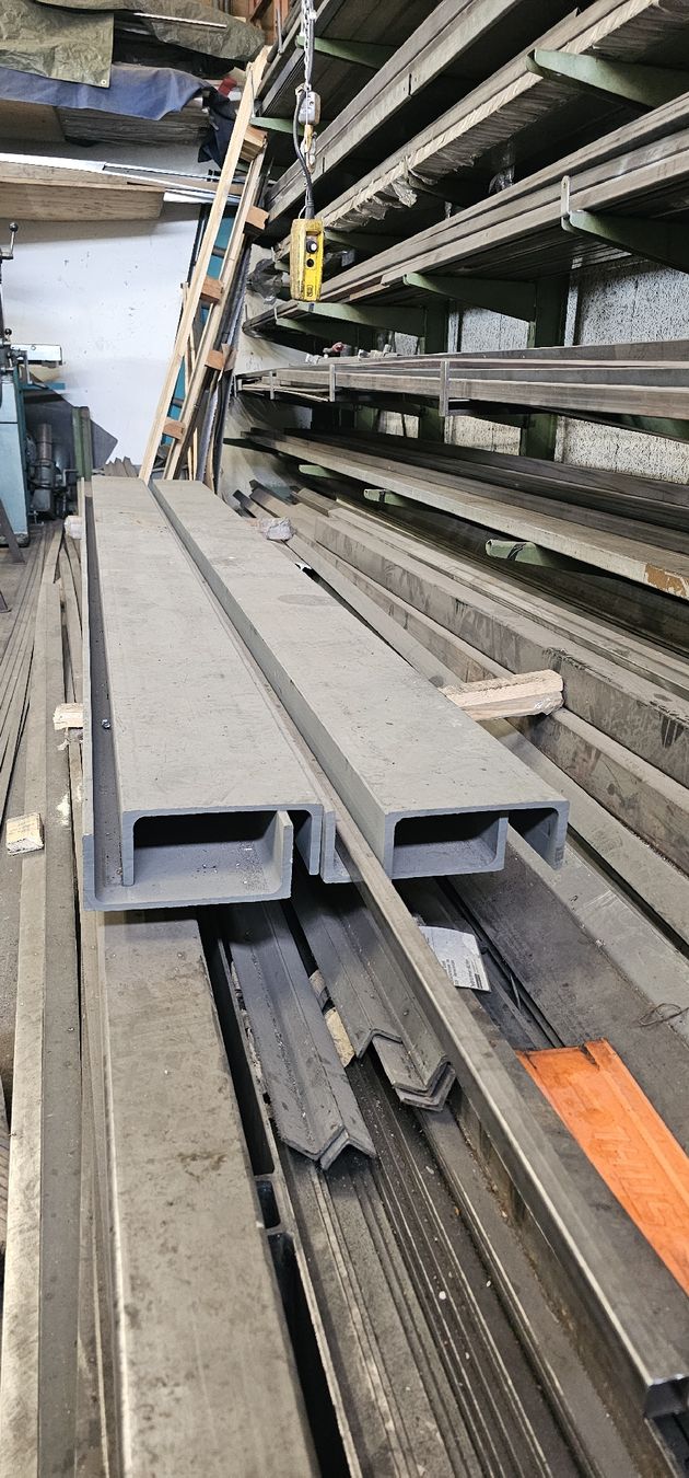 Doka Travi: Träger Stahl UPE 200  4 Stk – Usato da Emmenbrücke venduto da inf_l8yf 1