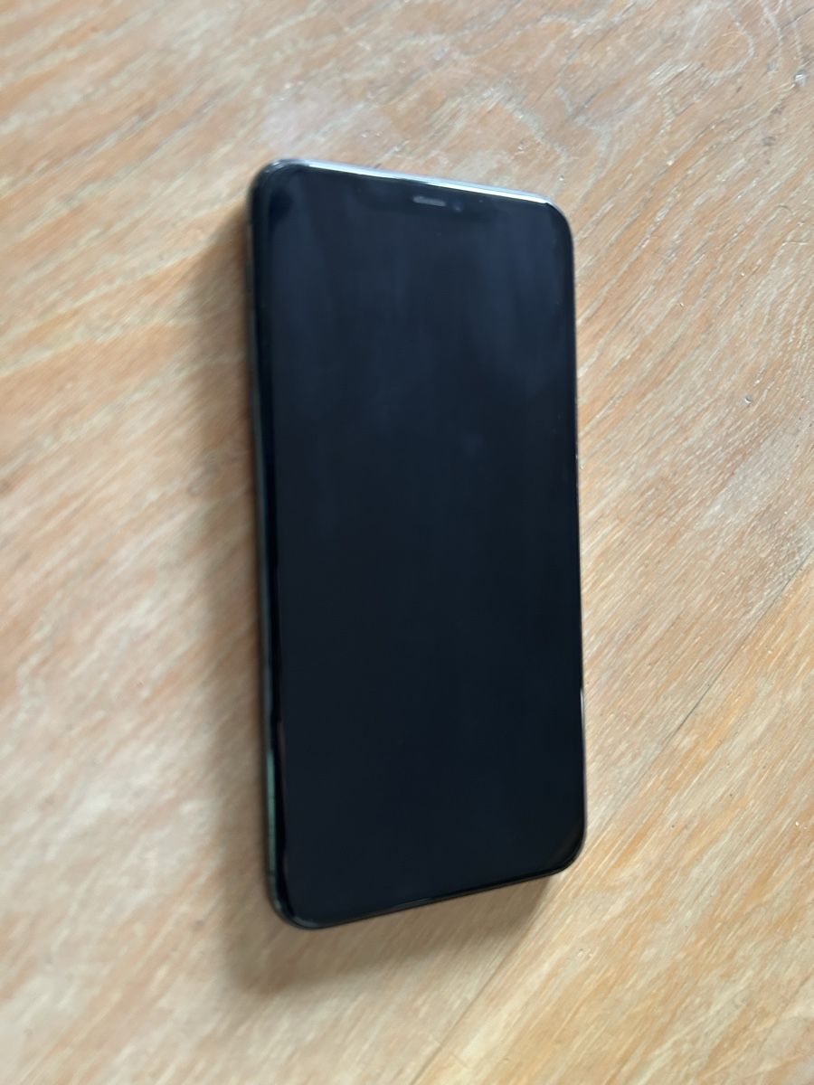 Apple Portables: iPhone 11 Pro Max – D'occasion à Genève par ell_zc8m 1