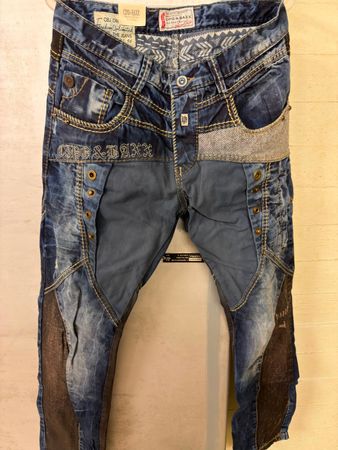 Jeans CIPO & BAXX regular fit dunkelblau Grösse L 32 / W 30