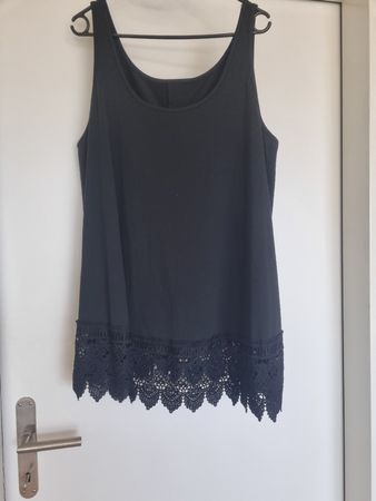 Damen Top schwarz mit Spitzenbesatz Gr 46