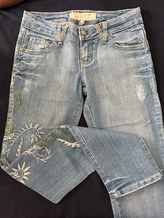 Jean bleu clair brodé, taille 36