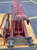 Hydraulischer Wagenheber auf Viersäulenlift