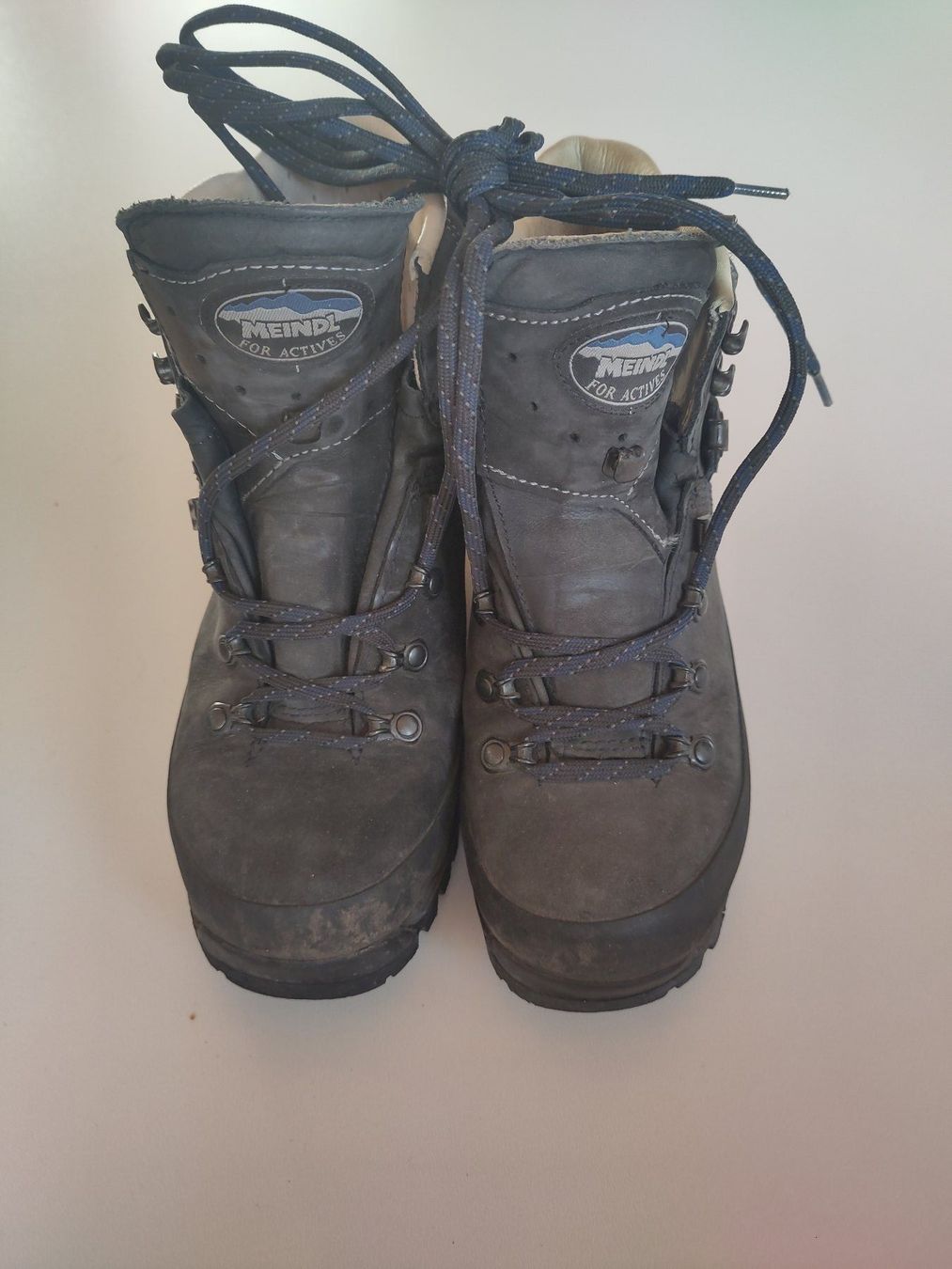 Meindl Herrenschuhe: Meindl Wanderschuhe mit ungleicher Schuhgrösse – Gebraucht aus Winterthur von sparchatus