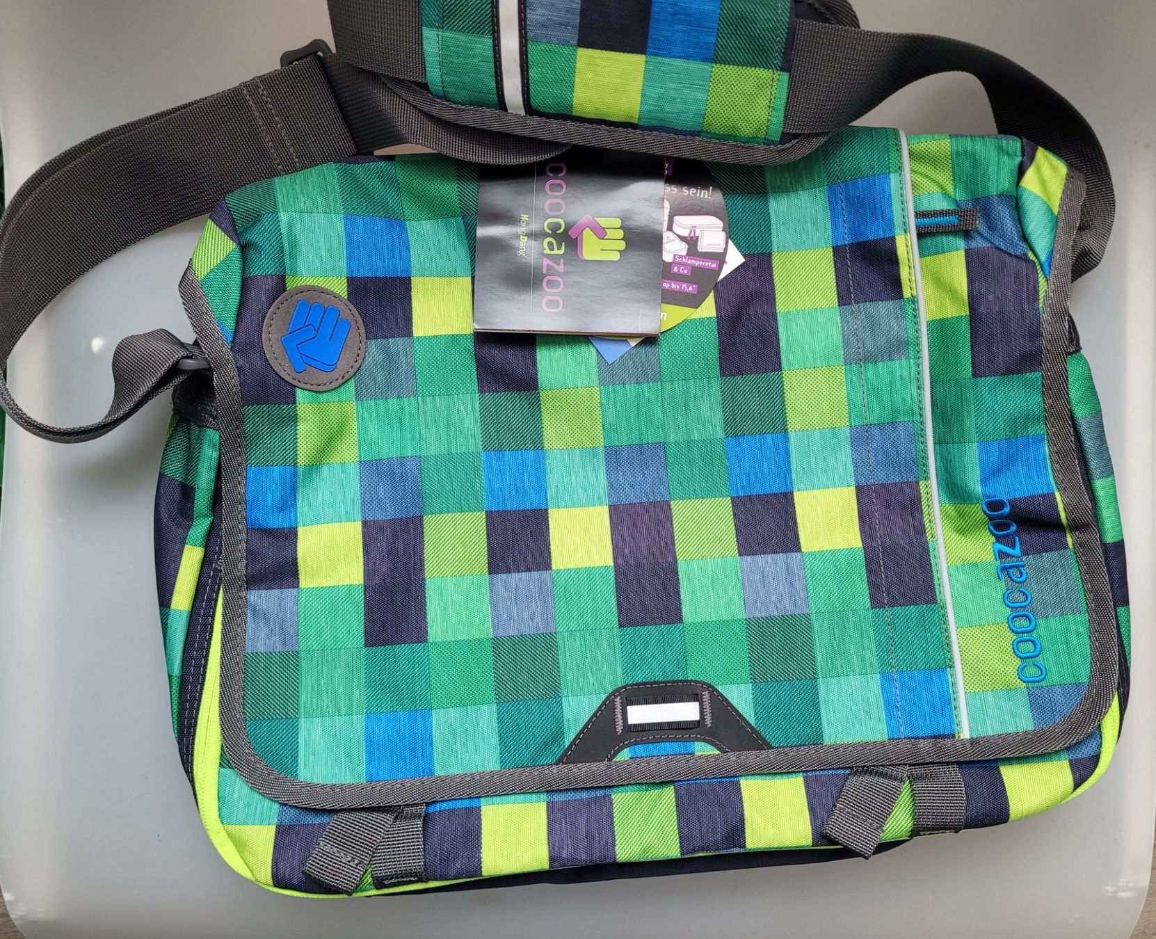 Taschen: Schultertasche Farbig Neu – Neu und originalverpackt aus Oberuzwil von aseinkaufswelt