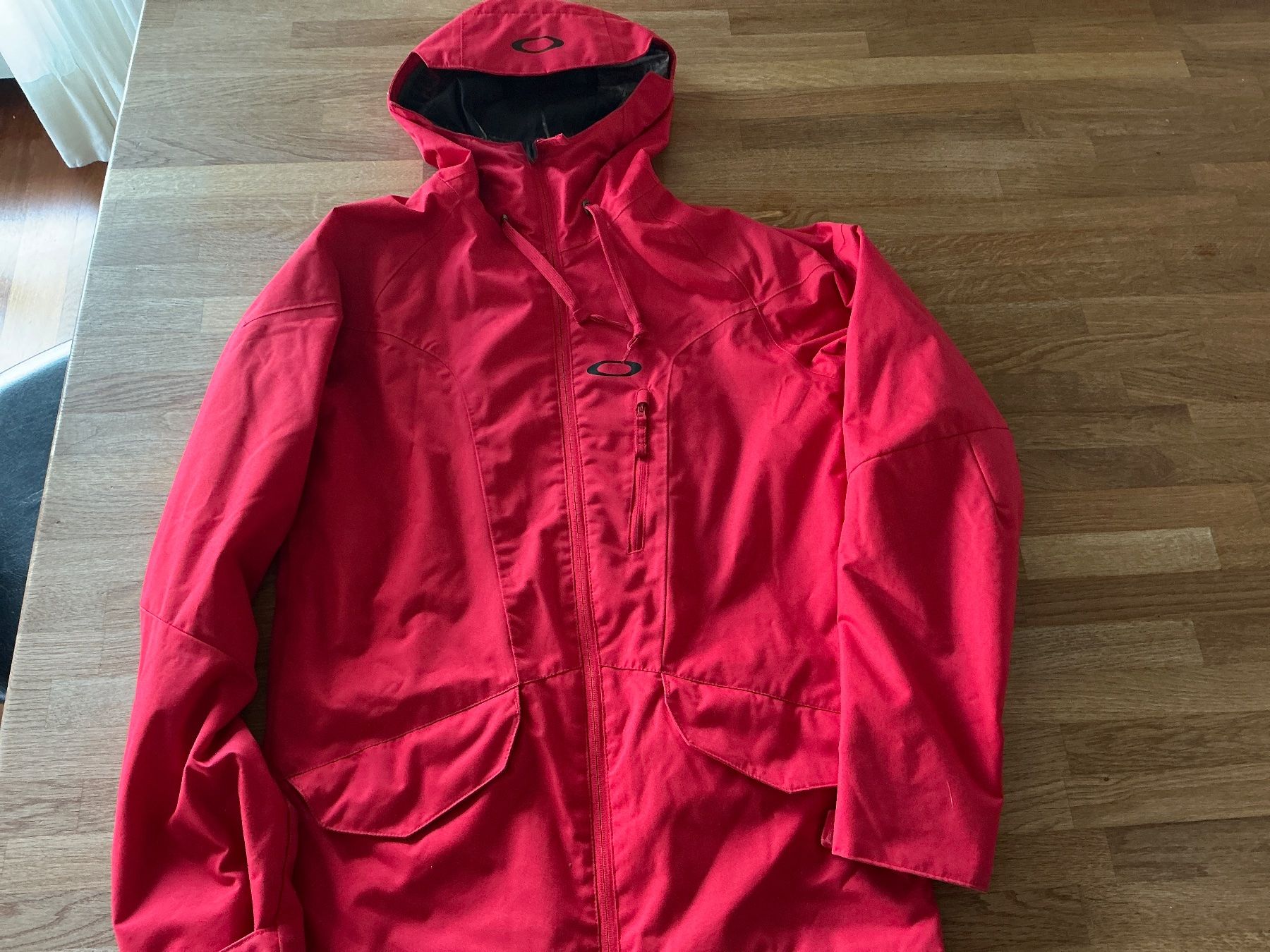 Oakley Giacche: Rote Snowboardjacke von Oakley – Usato da Ebmatingen venduto da Toeggeli