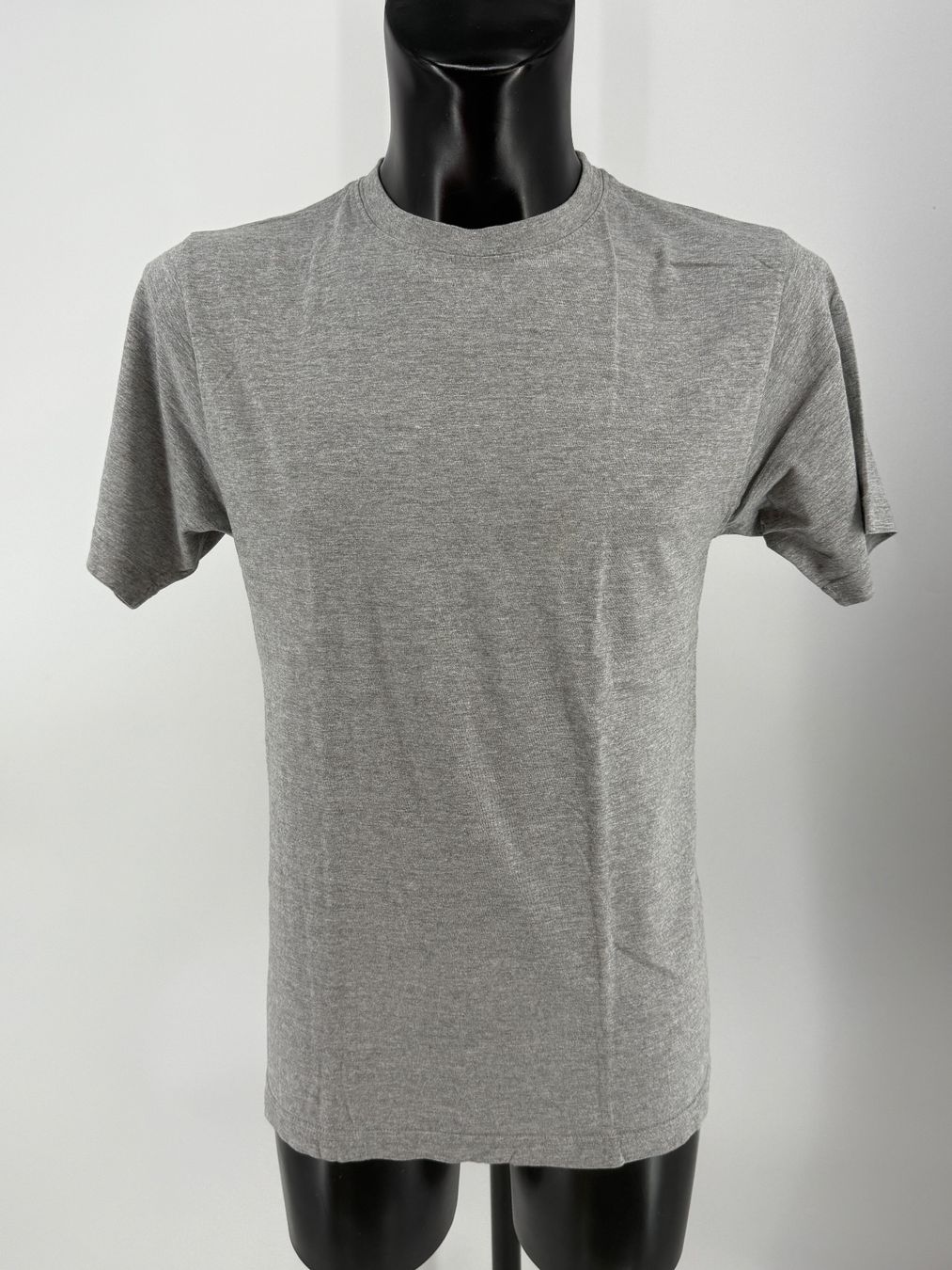 T-Shirts: Basic Shirt Gr. M – Gebraucht aus Auenstein von moin.