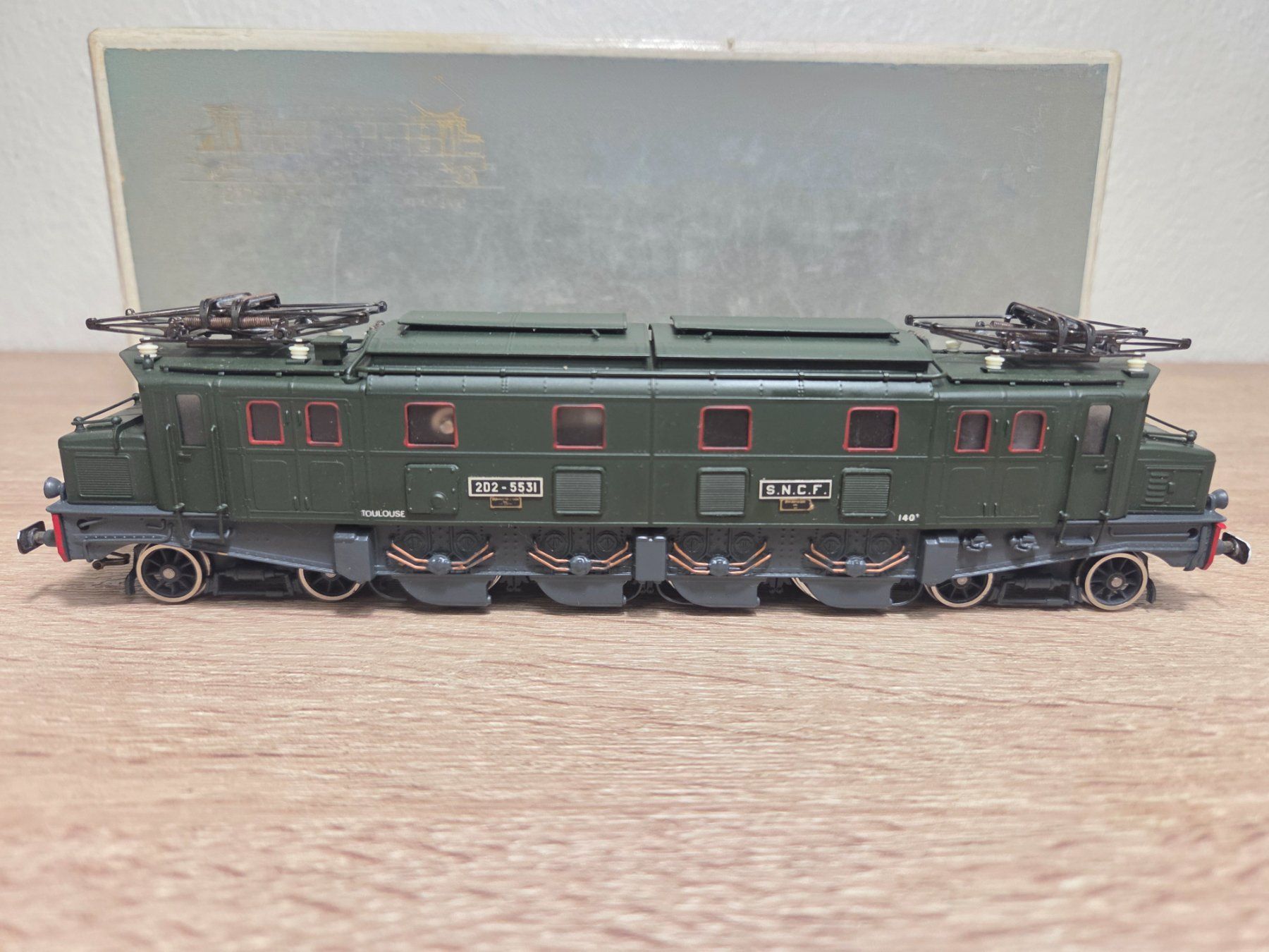 Fulgurex Modellini di ferrovie: Fulgurex E-Lok 2D2-5531 SNCF H0 – Usato da St-Aubin-Sauges venduto da Lo_Go