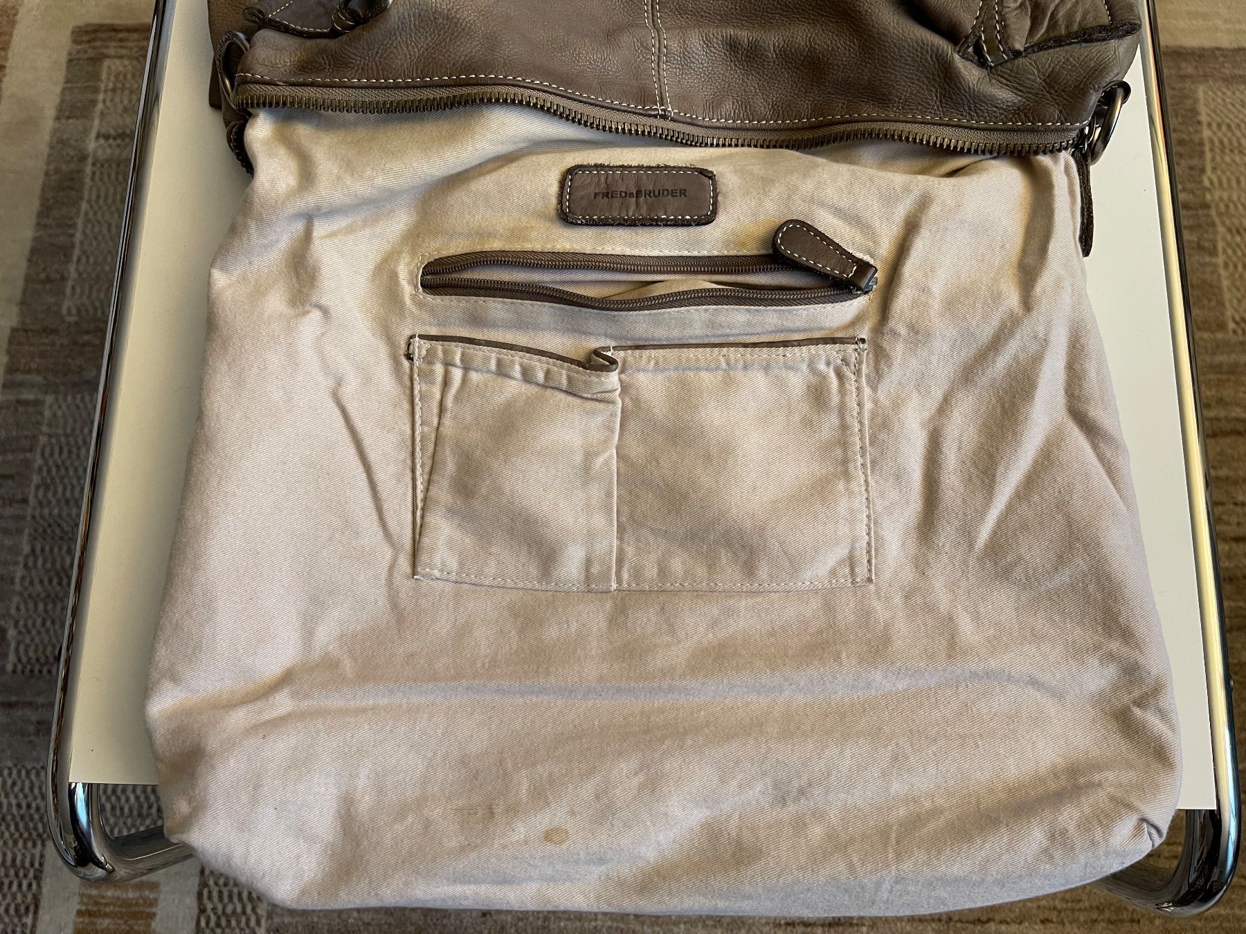 FredsBruder Borse da donna: FREDsBRUDER Handtasche Leder grau/braun – Usato da Meggen venduto da tulipe21 4