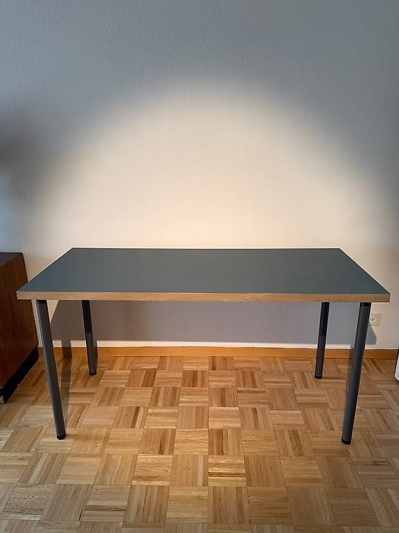 Ikea Schreibtische: Schreibtisch (Platte: LAGKAPTEN (IKEA)) – Gebraucht aus Davos Dorf von geg_knf9