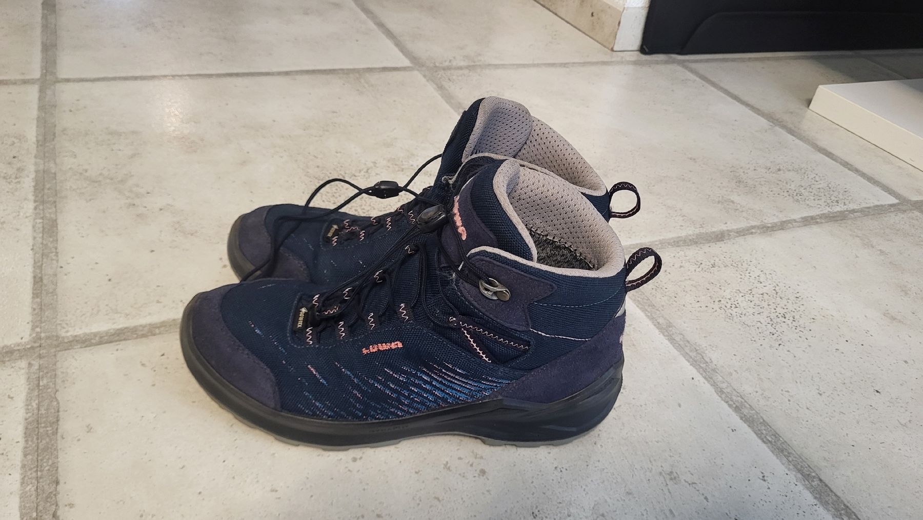 Lowa Schuhe für Jungen: Lowa Goretex Kinderwanderschuh Gr.37 – Gebraucht aus Mels von mani013