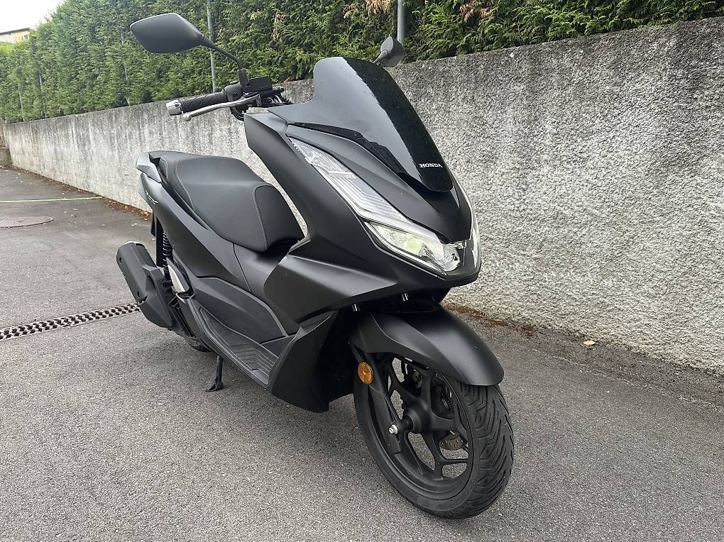 Honda Scooter: Honda PCX 125 ABS  2023  7073 km – Usato da Cugy VD venduto da lor_78bz