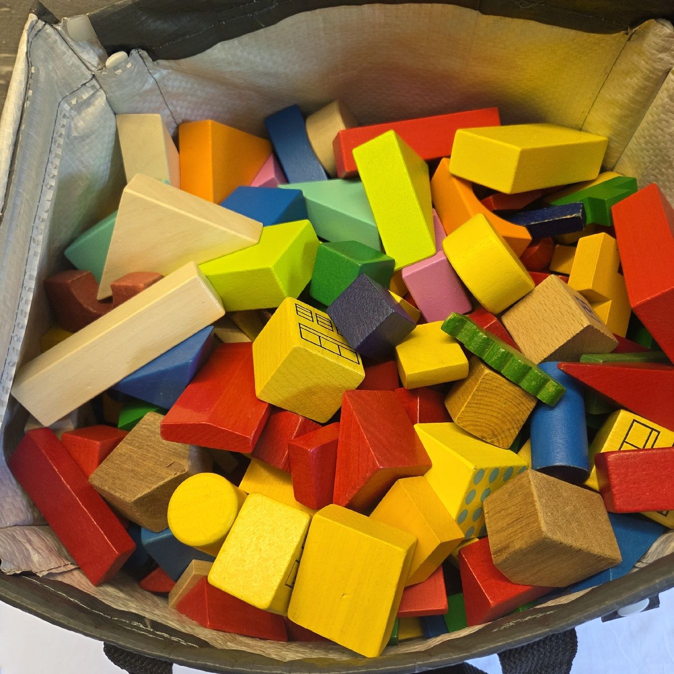 Jouets: Hunderte Bunte Holzbausteine – D'occasion à Stans par Ducati16 2
