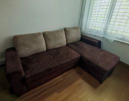 Kompaktes Ecksofa mit Bettfunktion und Stauraum