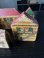 altes, handgemaltes Bauset mit Häusern und Türmen