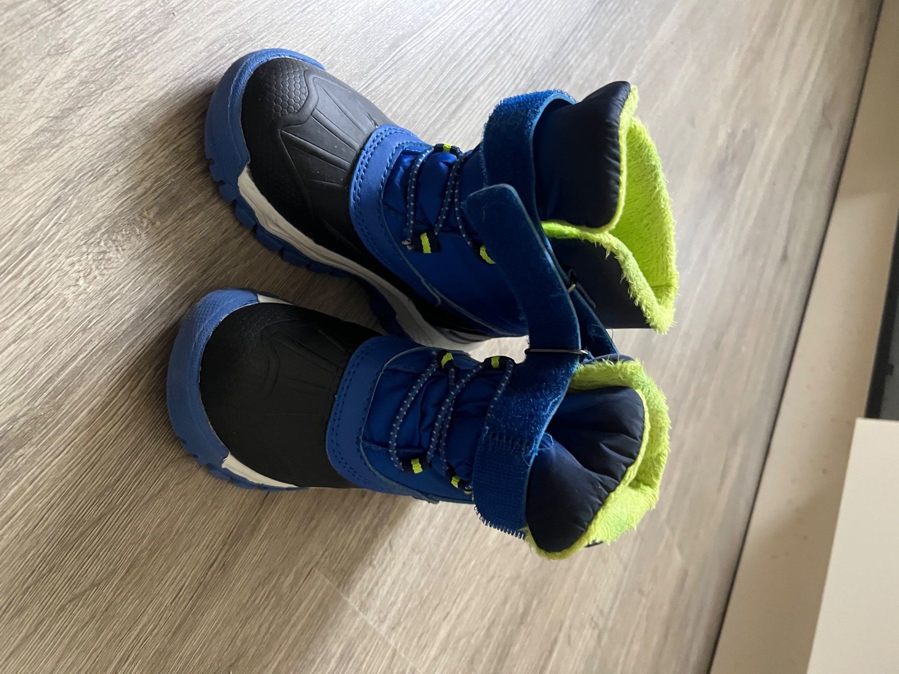 Schuhe für Jungen: Winterschuhe, Größe 25 – Gebraucht aus Interlaken von dan_8ssh