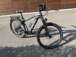 Trek Powerfly 7 (2021), nur 400km