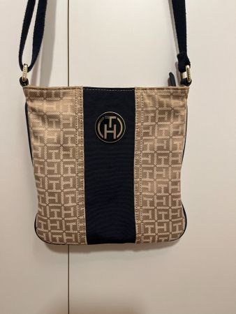 Tommy Hilfiger Crossbody Tasche Beige TH Monogram Y2K Style