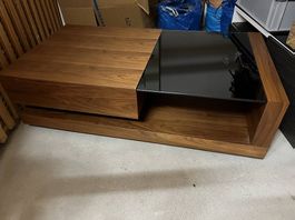 Hochwertiger Couchtisch Nussbaumholz
