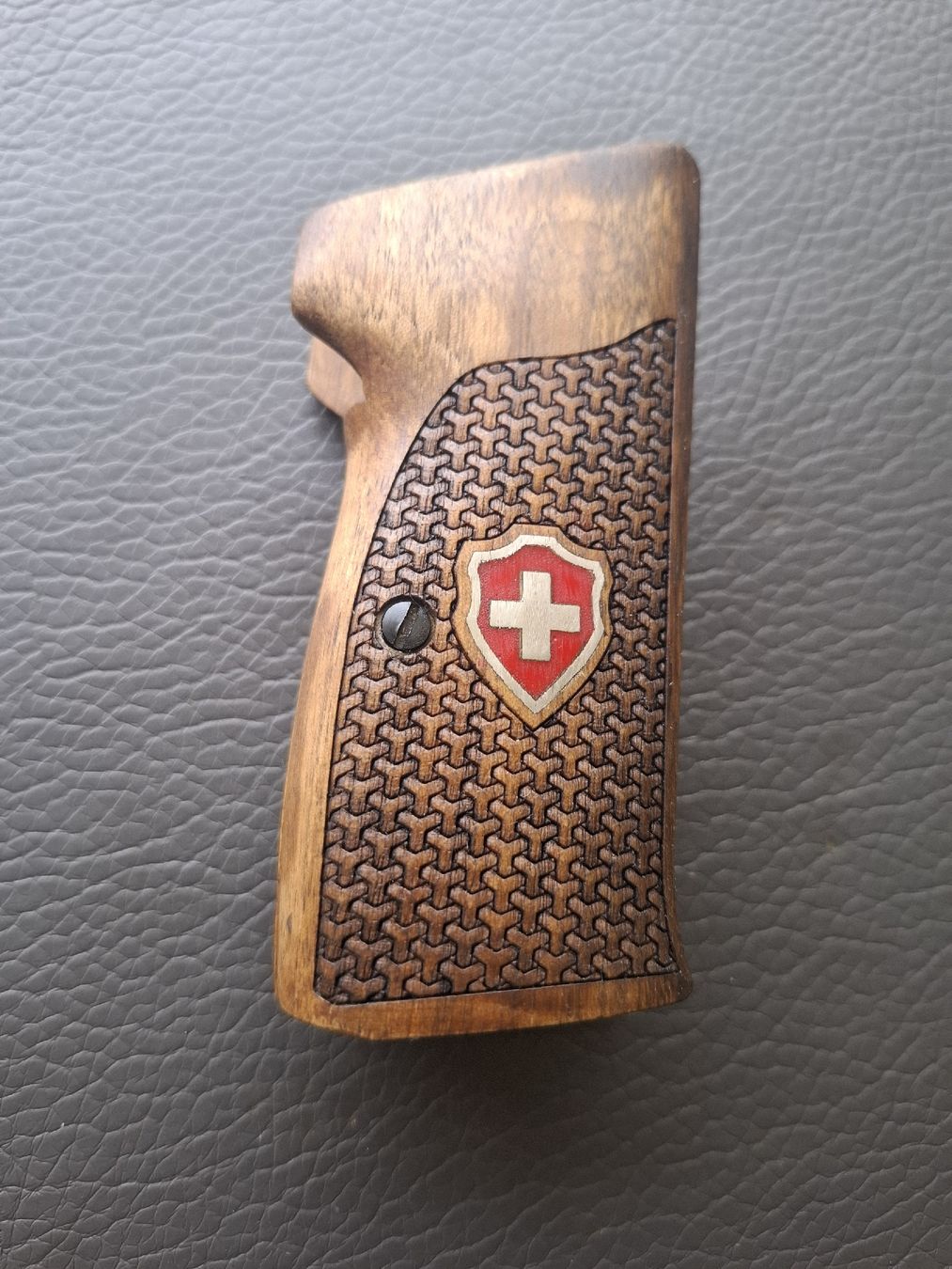 Holzartikel: Gebrauchte Nussbaum Griffschalen für Sig P210  – Gebraucht aus Rothrist von griffe 1