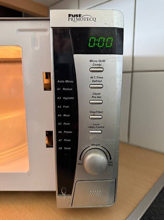 Fours: Micro ondes Fust – D'occasion à Preverenges par mih_vqg5 1