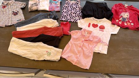 Gros lot vêtements 15 pces fille taille 98/104 kleiderpaket