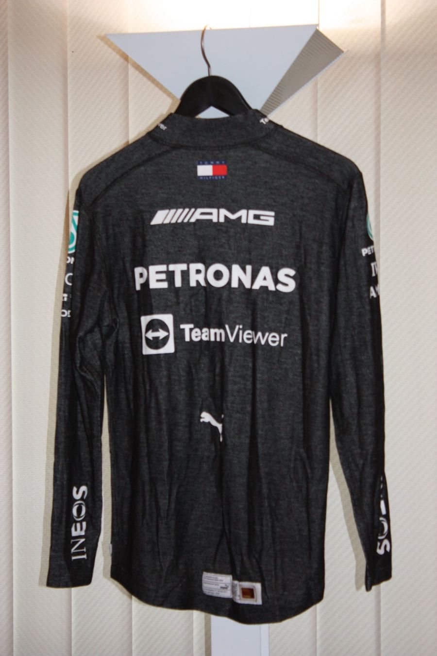 Autografi: LEWIS HAMILTON NOMEX 2022 Signiert. – Usato da PIETERLEN venduto da FORMEL1-MODELLSHOP 1
