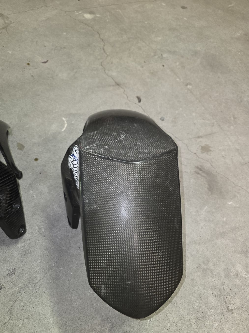 Suzuki Tutti i ricambio per moto: Garde bou carbone GSR 750 – Usato da Fribourg venduto da dccis.ch 3