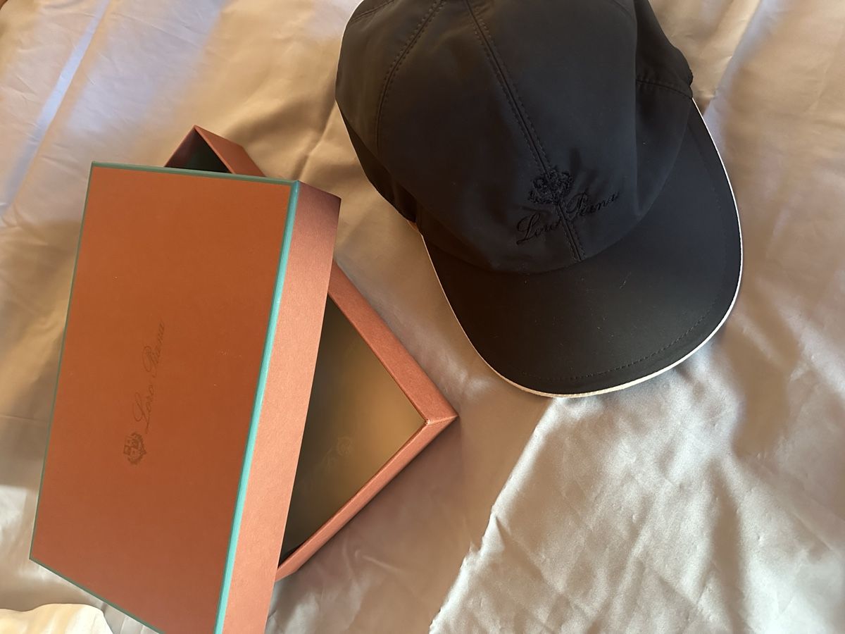Loro Piana Copricapi, berretti & cappellini: Loro Piana storm system cap M – Usato da Pfäffikon SZ venduto da MarieEdh
