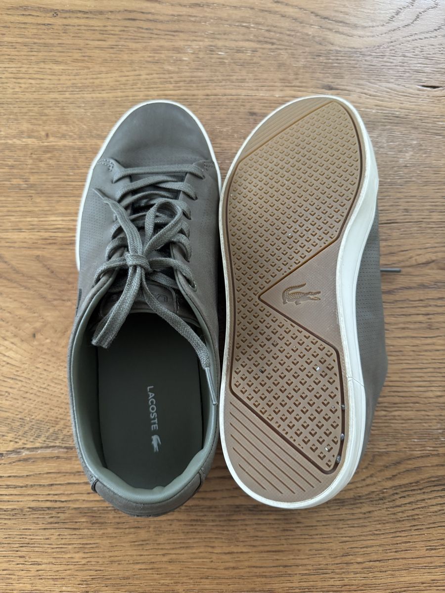 Lacoste Damenschuhe: Sneaker Lacoste oliv Grösse 40.5 gebraucht – Gebraucht aus Küssnacht am Rigi von Belli_12 3