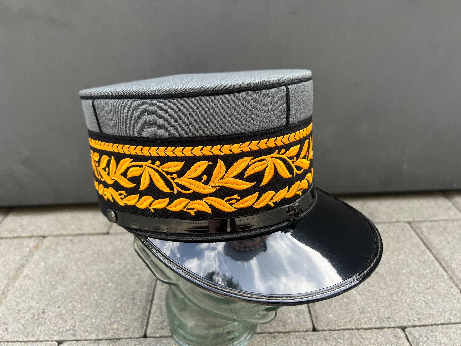 Schweizer Armee Uniformen: Mütze General Schweizer Armee (25/045) – Gebraucht aus Hermetschwil-Staffeln von militaria-schweiz