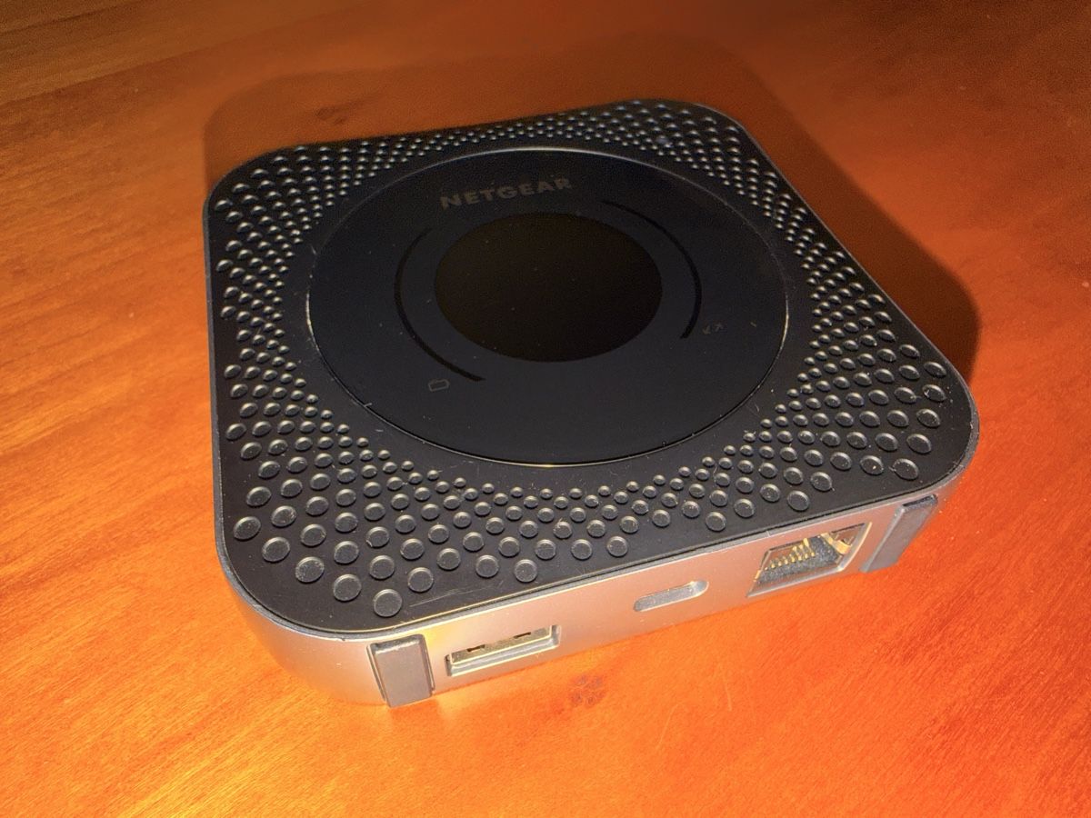 Netgear Modem & Router: Netgear MR1100 Nighthawk M1 4G LTE Mobile Router – Usato da Amriswil venduto da Trivet 2