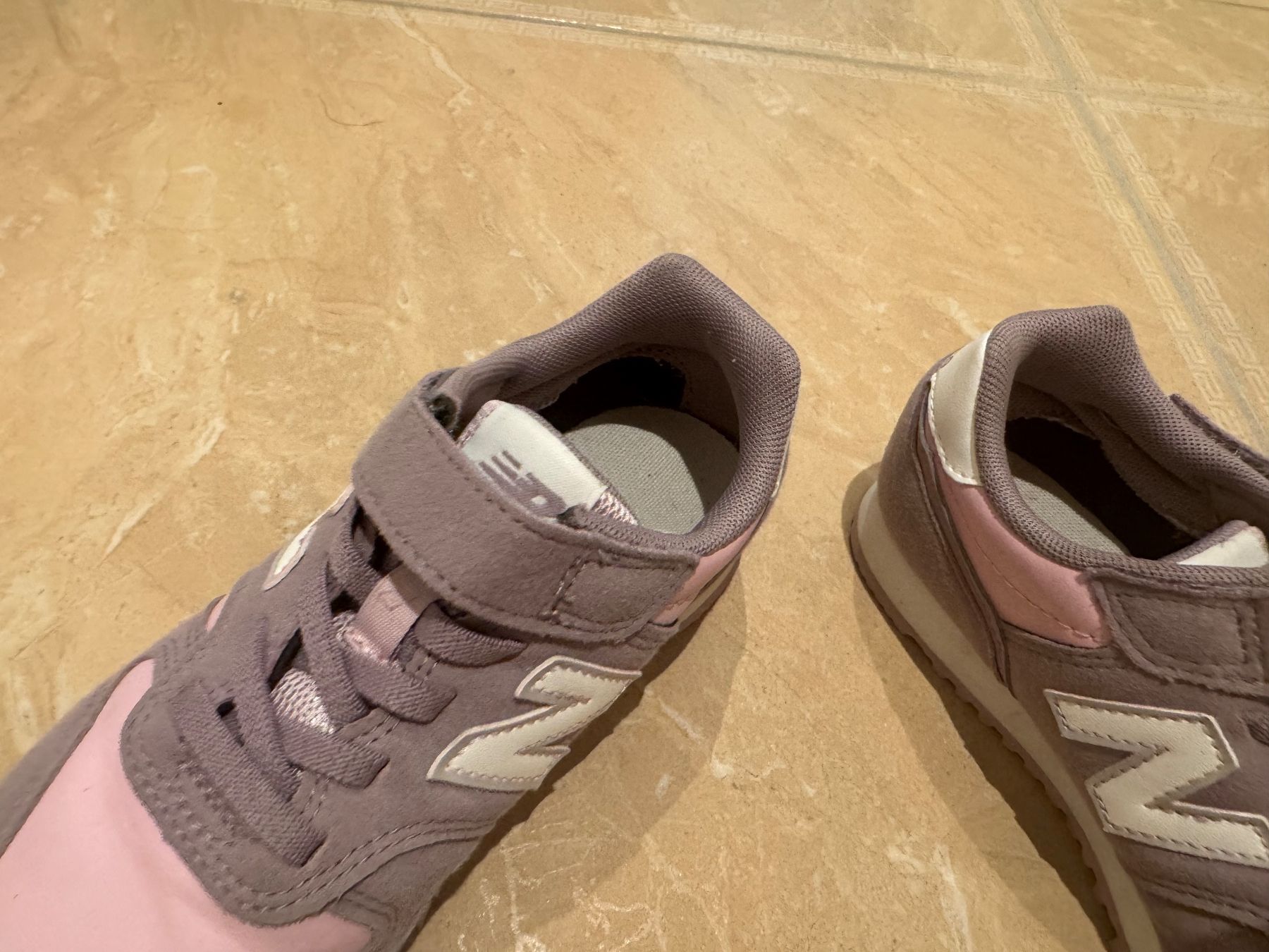 New Balance Scarpe per ragazze: New Balance Sneakers, 32 – Usato da Klingnau venduto da Markus14 2
