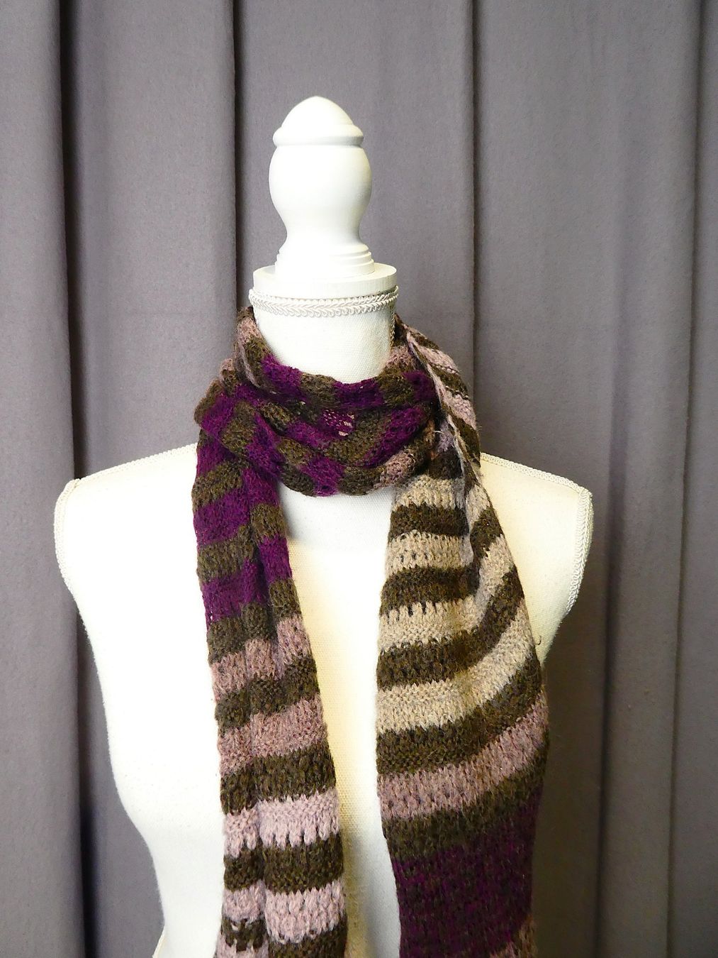 Foulard & Sciarpe: Handgestrickter Schal – Usato da Urtenen-Schönbühl venduto da Restwert_Schoenbuehl 5