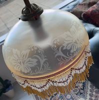Vintage Lampe mit Glas-Schirm und Fransen - Top Zustand!