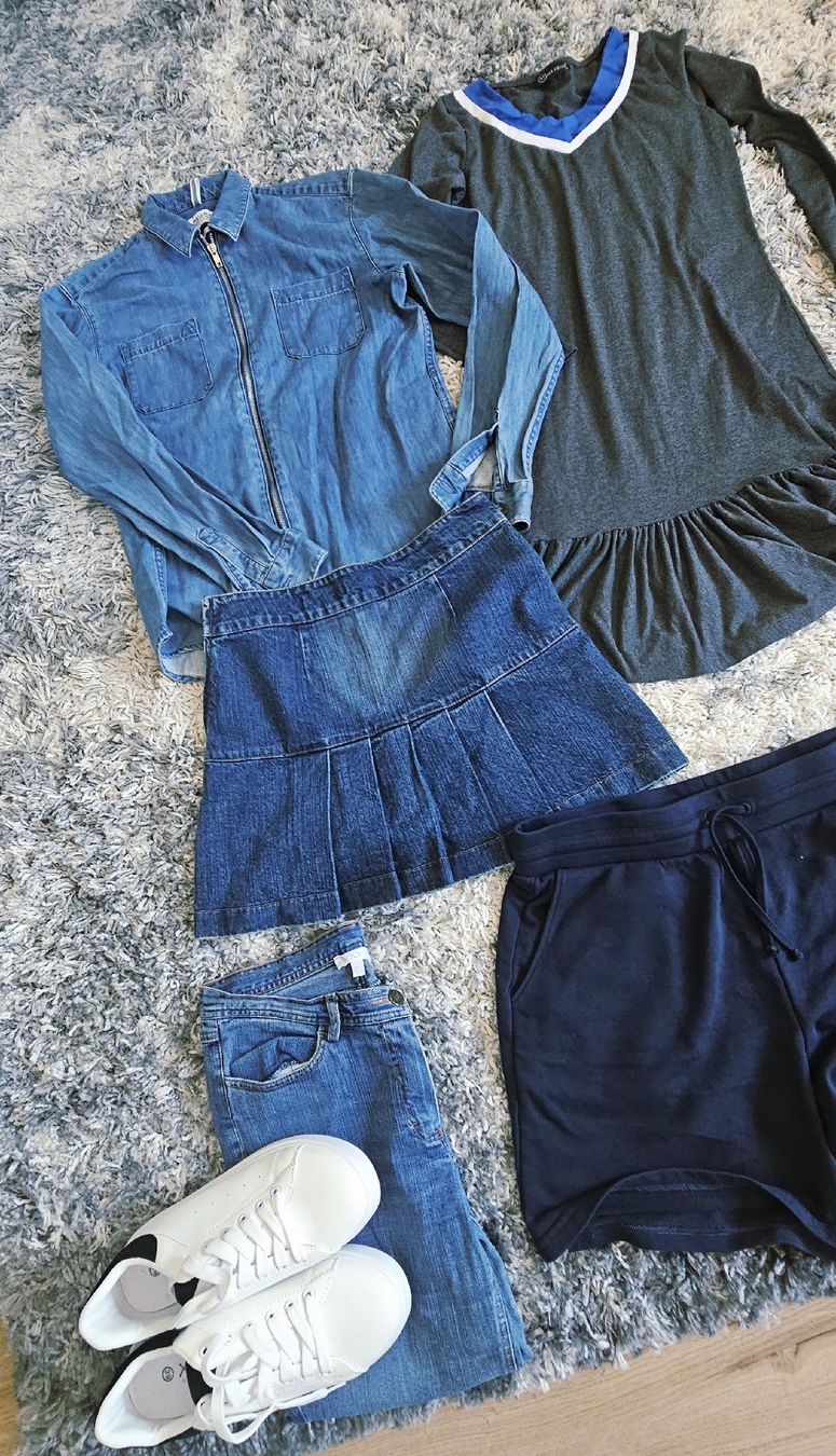 Only Lotti di vestiti: Mix Ladies Clothes Bundle - Blue/Grey - Great Condition – Usato da Rorschach venduto da Alles_9.90 1